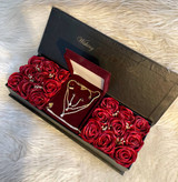 (ارسال رایگان)باکس گل و سرویس جواهری مدل لاکچری ۲ رز ربانی ماندگار هدیهای شیک ویژه روز زن و روز مادر