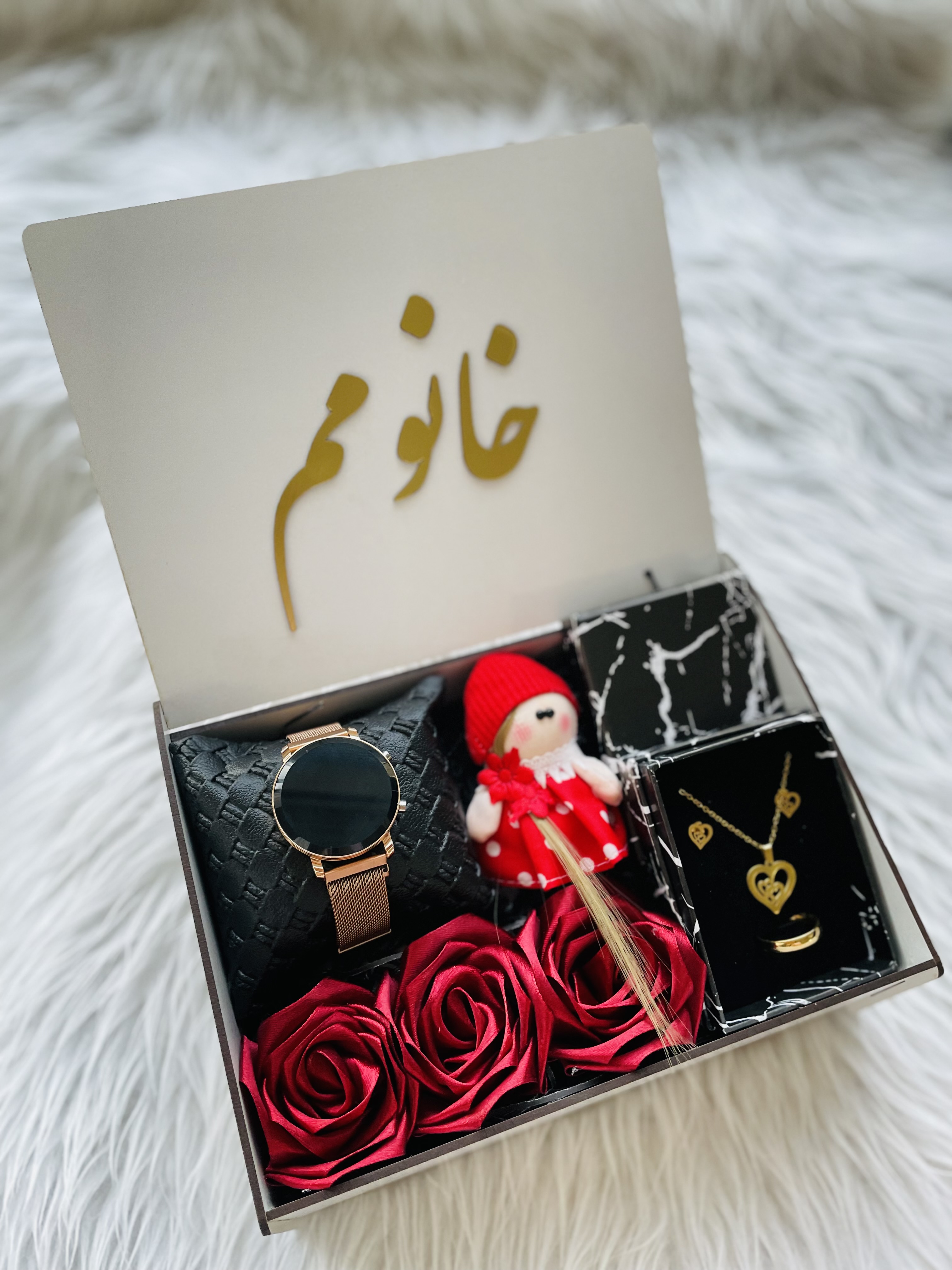 باکس هدیه چوبی ویژه ولنتاین زنانه و دخترانه کادو شیک ساعت و نیم ست اسپرت و مجلسی ۲