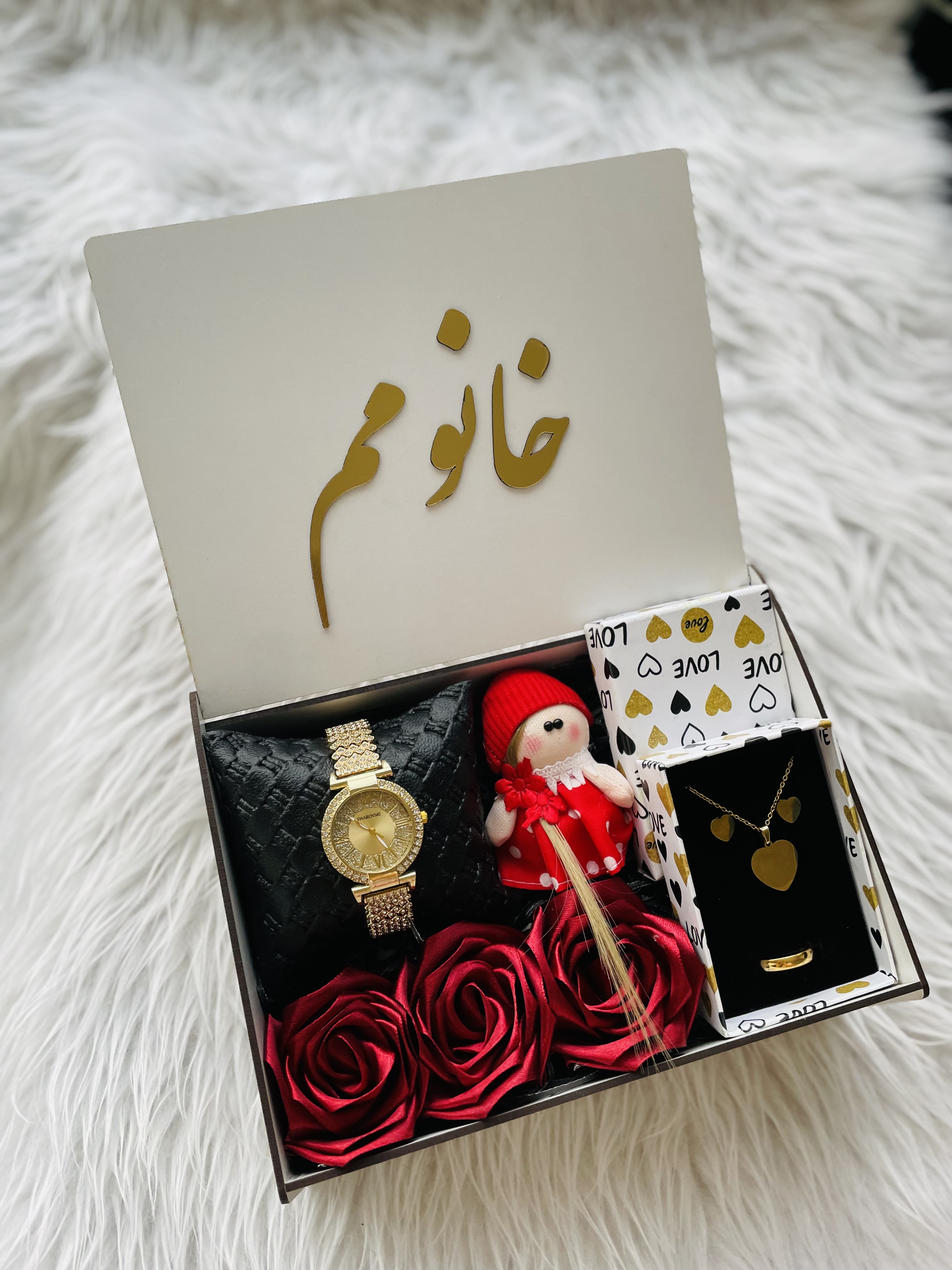 باکس هدیه چوبی ویژه ولنتاین زنانه و دخترانه کادو شیک ساعت نگینی و نیم ست اسپرت و مجلسی ۸