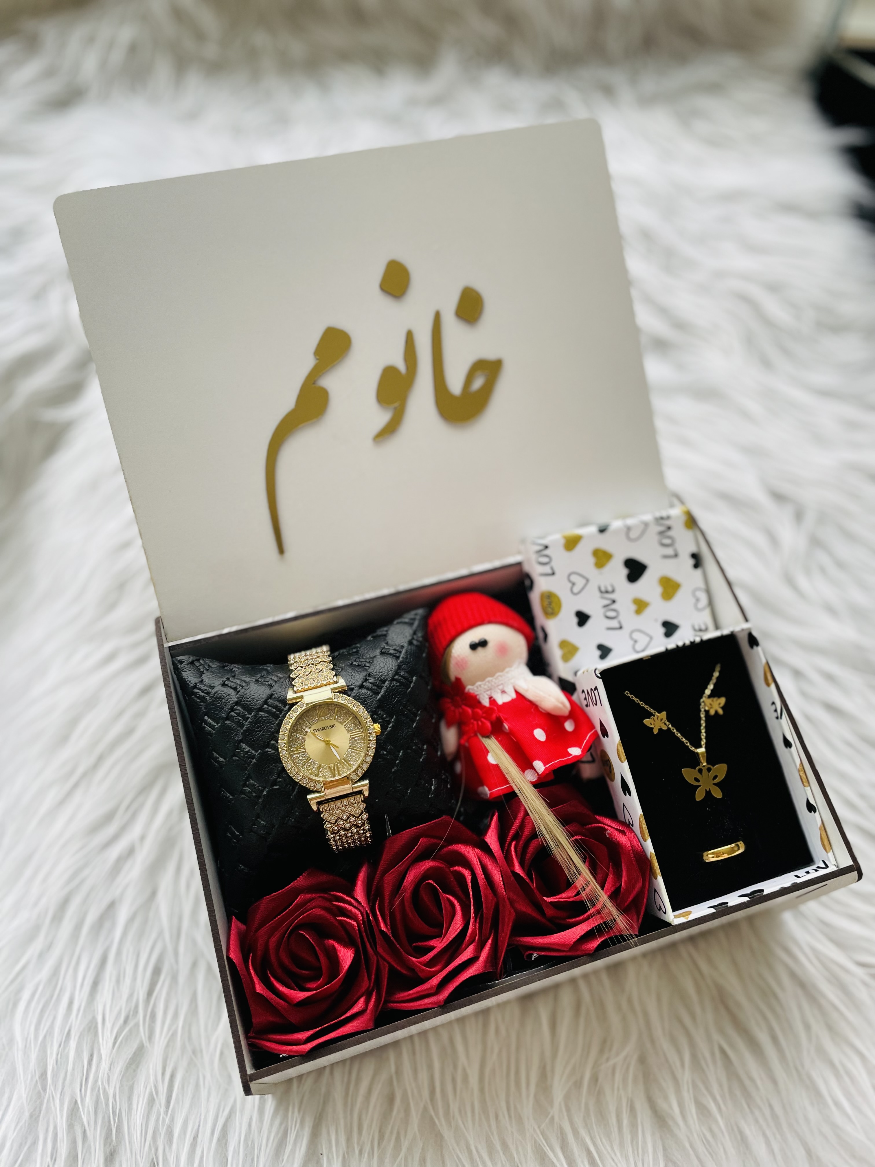 باکس هدیه چوبی ویژه ولنتاین زنانه و دخترانه کادو شیک ساعت نگینی و نیم ست اسپرت و مجلسی ۱۲