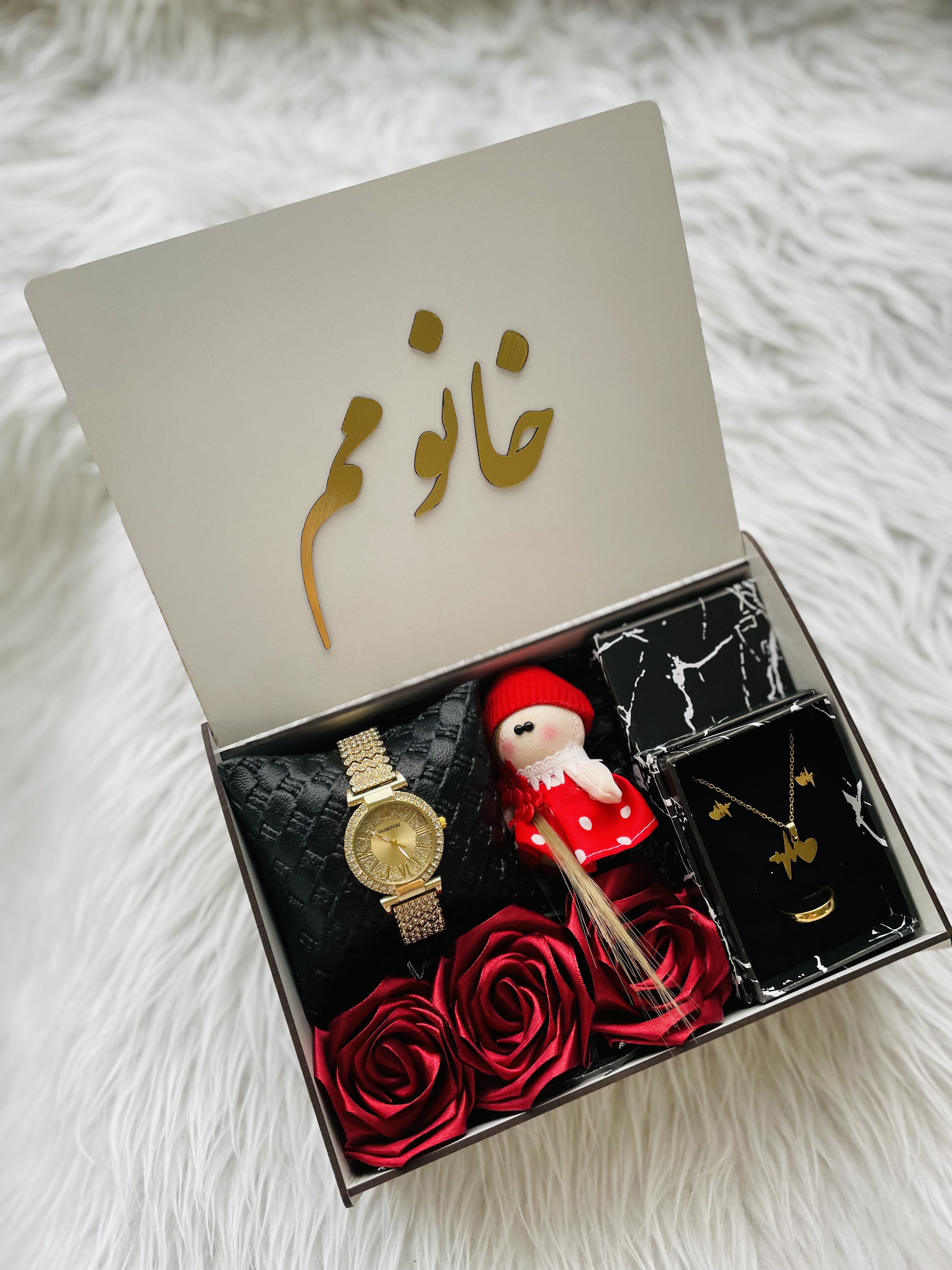 باکس هدیه چوبی ویژه ولنتاین زنانه و دخترانه کادو شیک ساعت نگینی و نیم ست اسپرت و مجلسی 14