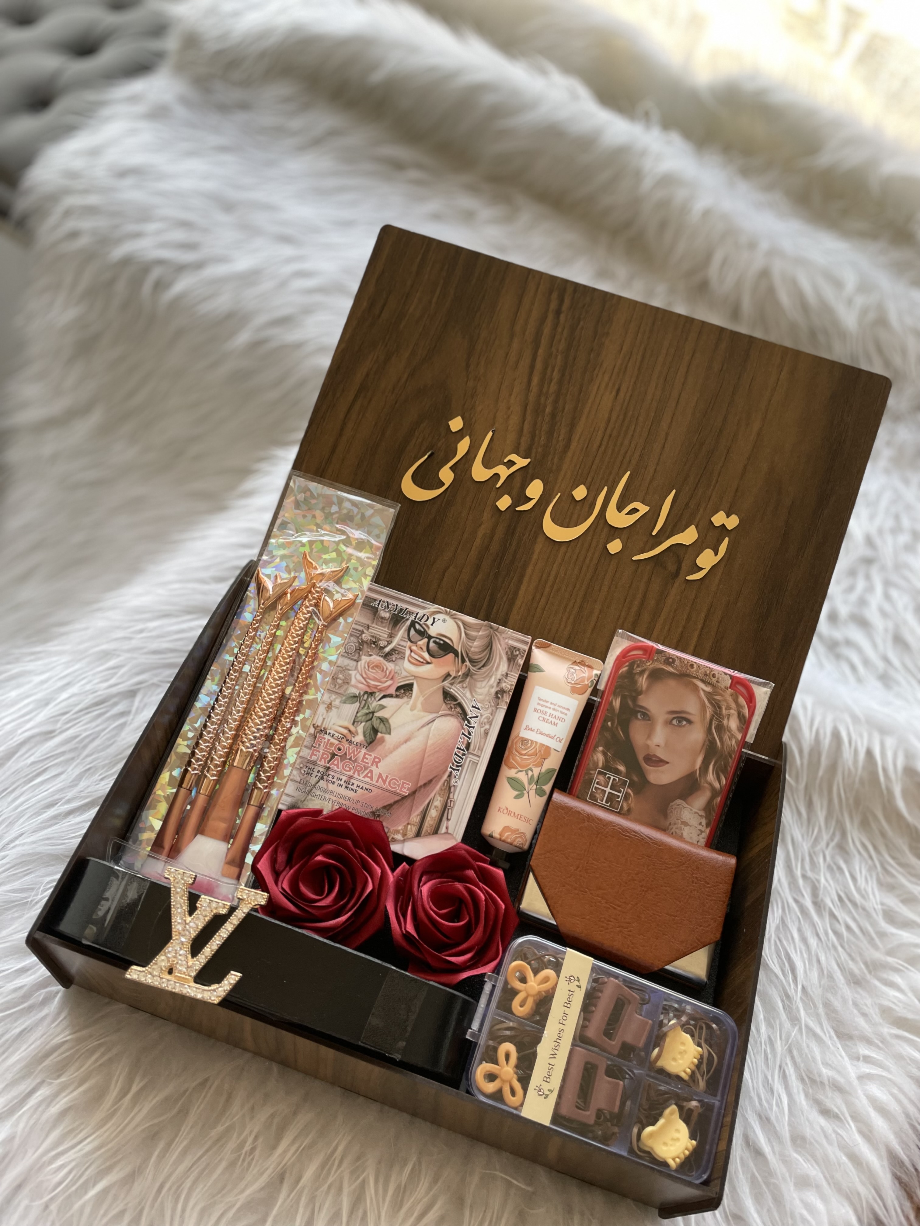 (ارسال رایگان) باکس هدیه زنانه و دخترانه لاکچری/سایه|جاکارتی |ست براش|کمربند|پک کش مو|باکس چوبی کادو ولنتاین ۳۰