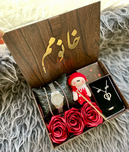 (ارسال رایگان) پک هدیه زنانه و دخترانه ساعت نگینی،نیم ست قلبی نقره ای شیک مجلسی ۱