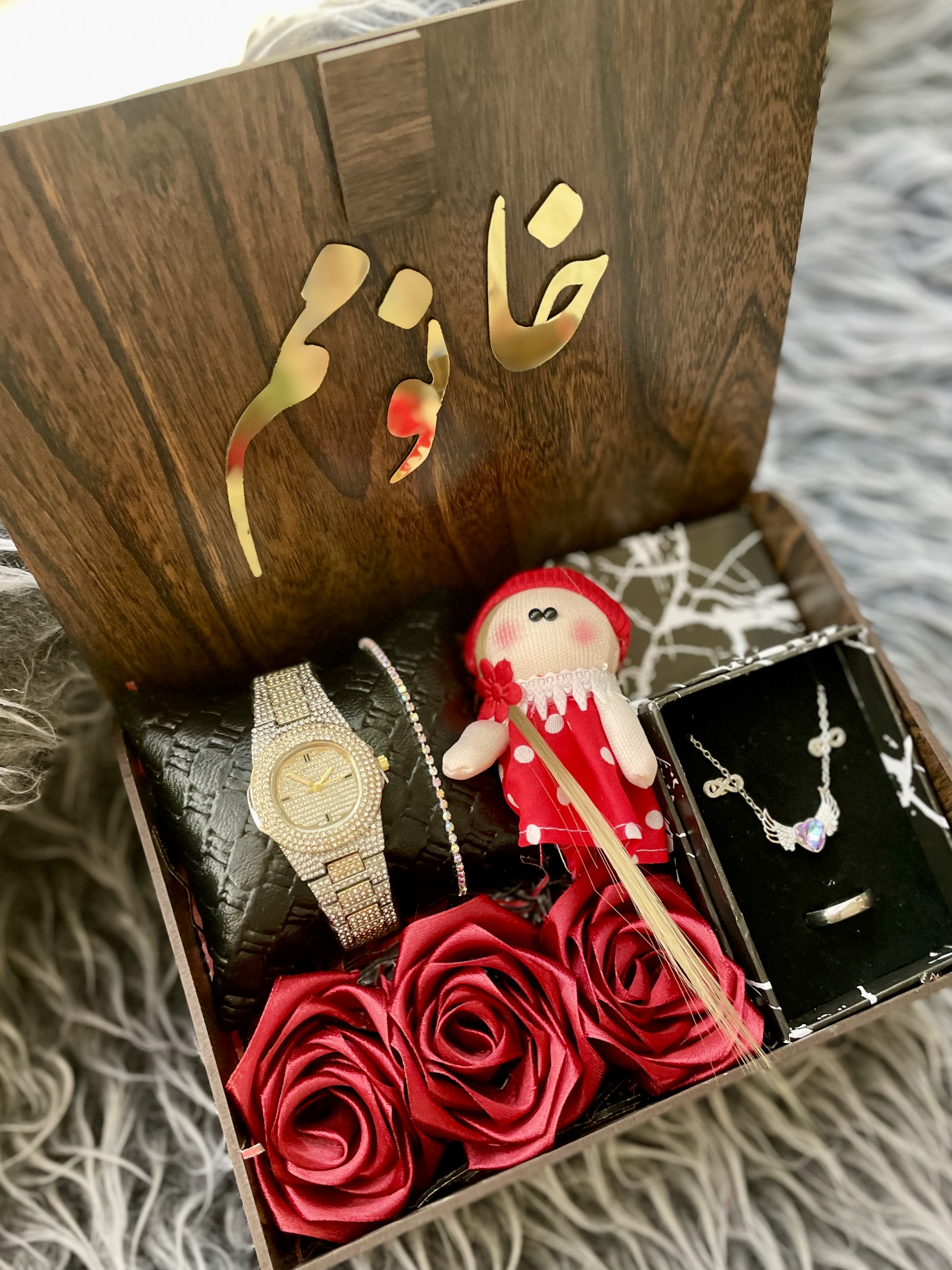 (ارسال رایگان) پک هدیه زنانه و دخترانه ساعت  فول نگینی،نیم ست  زیبا نقره ای کادو شیک  ۸