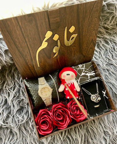 (ارسال رایگان) پک هدیه زنانه و دخترانه ساعت فول نگینی،گردنبند دو عددی مهروماه زیبا و ترند نقره ای کادو شیک ۹