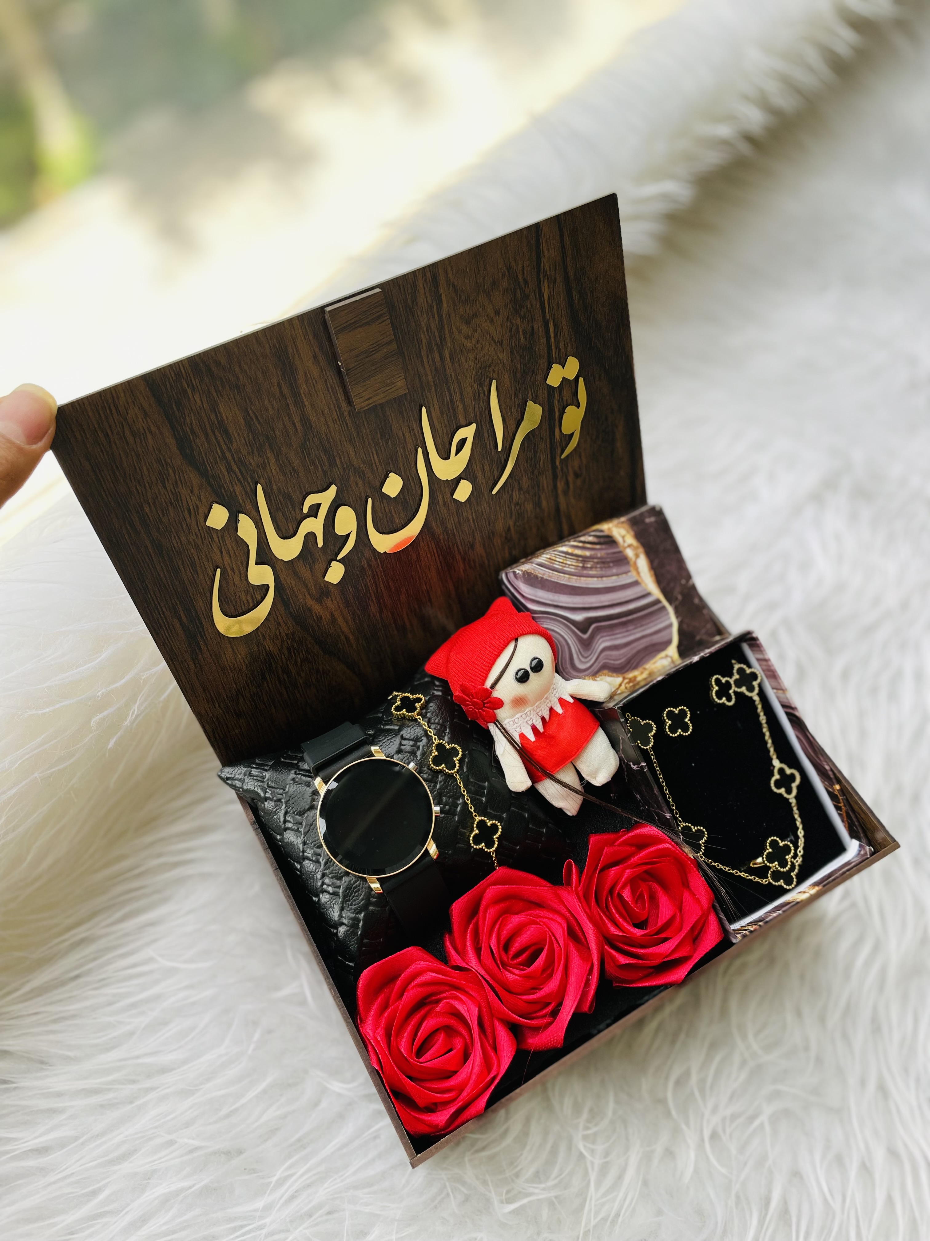 باکس هدیه چوبی زنانه و دخترانه پک کادو شیک ساعت و نیم ست ونکلیف ۱