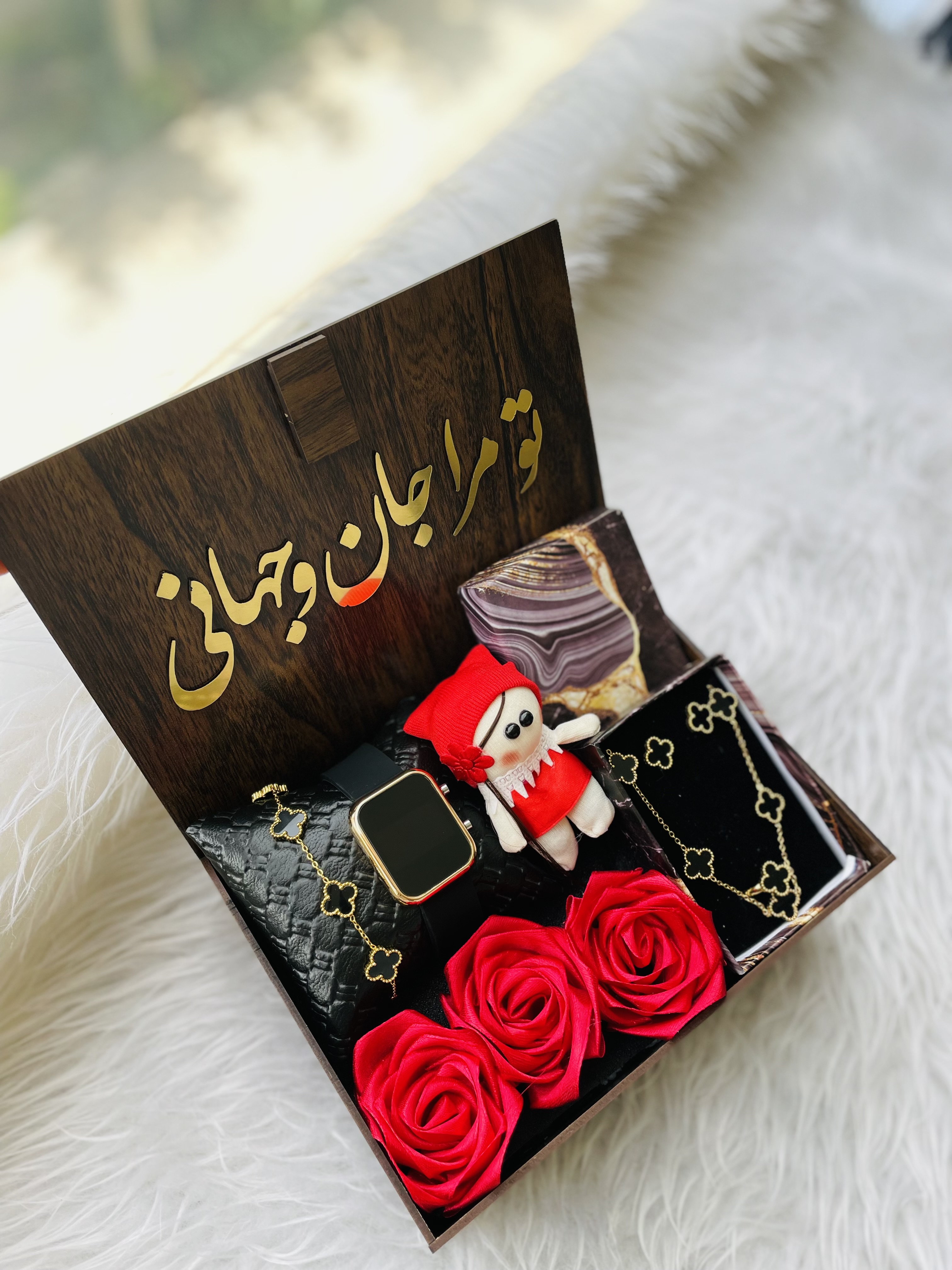 باکس هدیه چوبی زنانه و دخترانه پک کادو شیک ساعت و نیم ست ونکلیف ۱