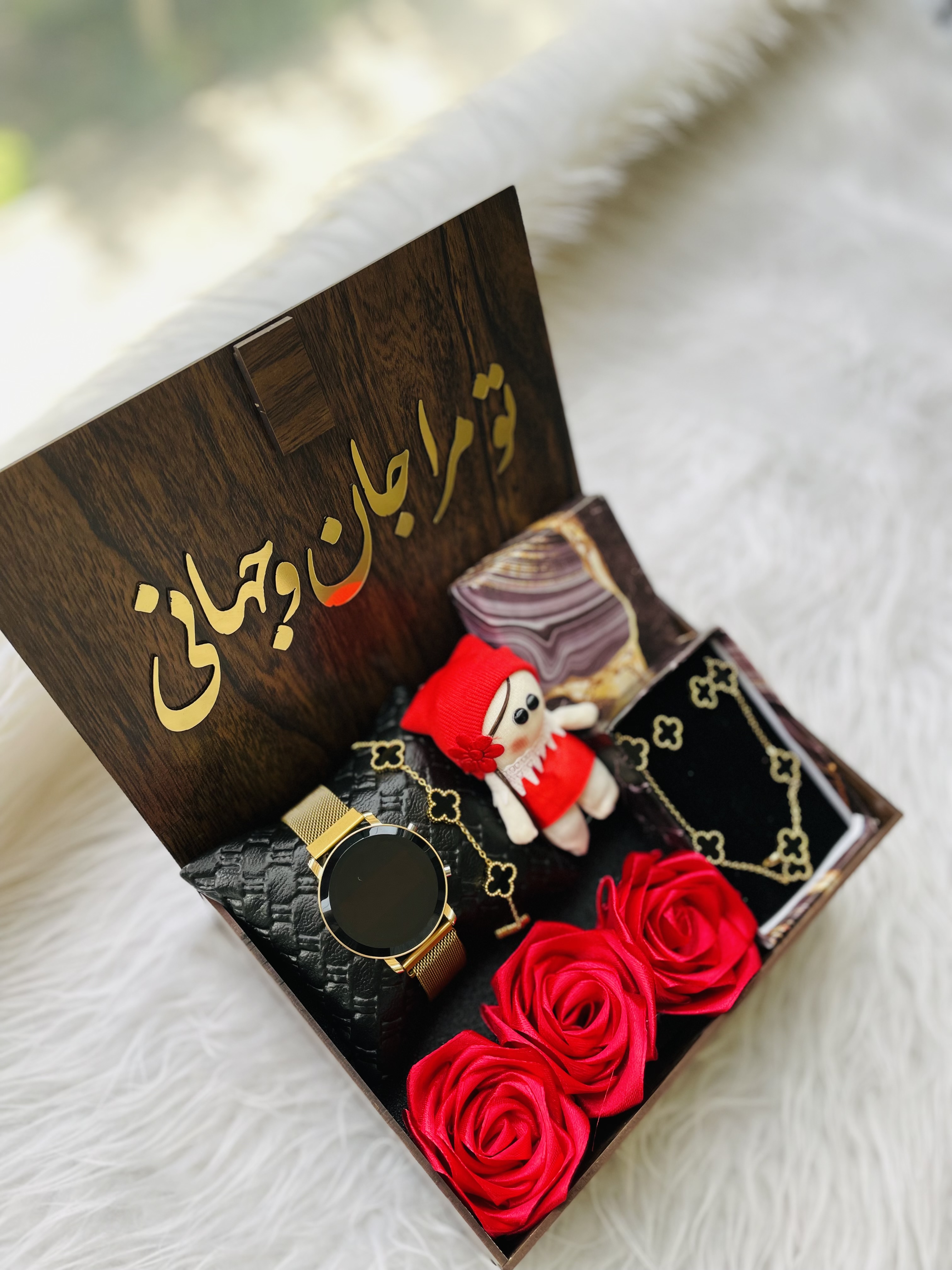 باکس هدیه چوبی زنانه و دخترانه پک کادو شیک ساعت و نیم ست ونکلیف ۱