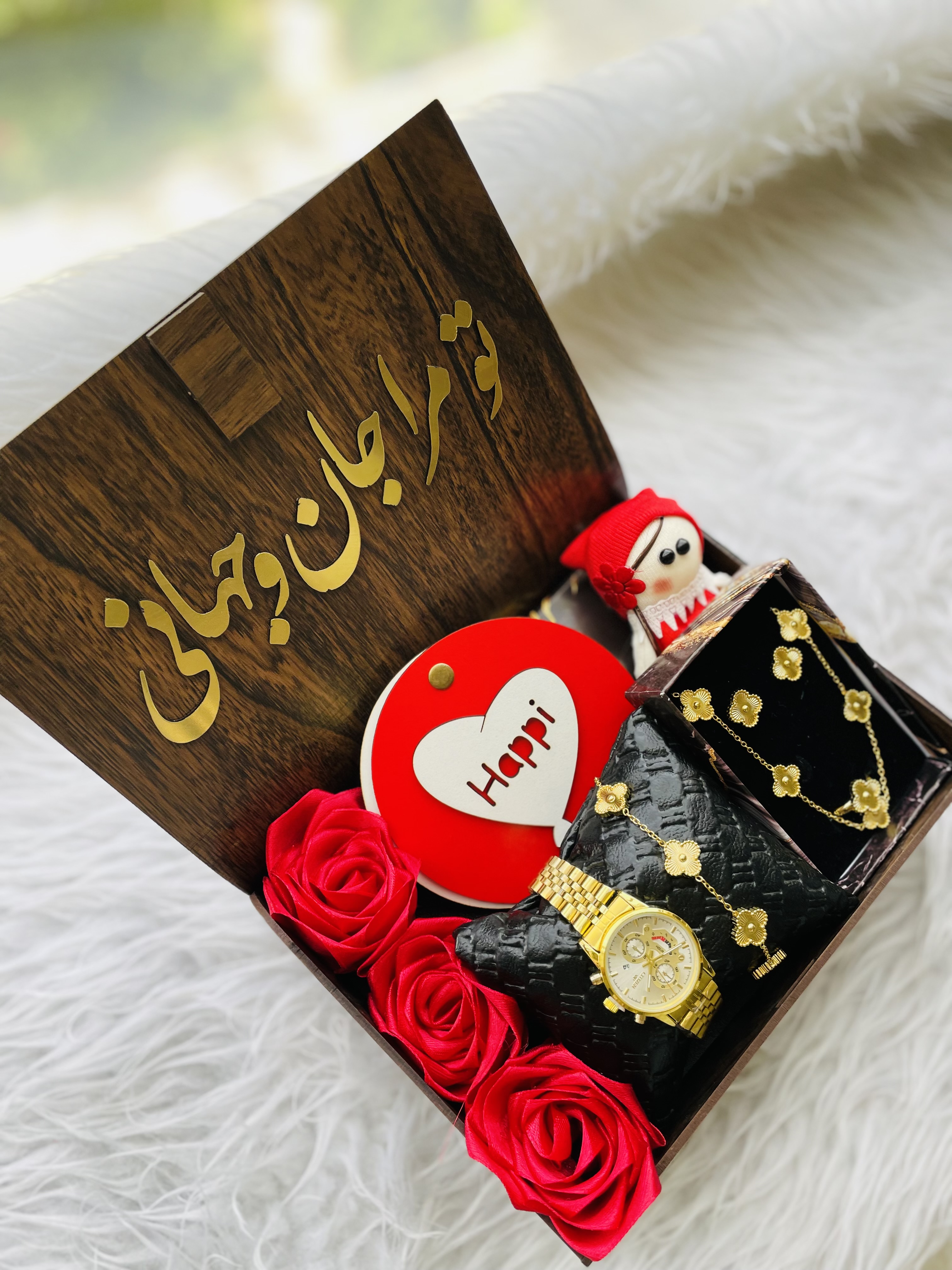 پک هدیه زنانه و دخترانه باکس چوبی شیک ساعت و سرویس ترند ونکلیف ۲