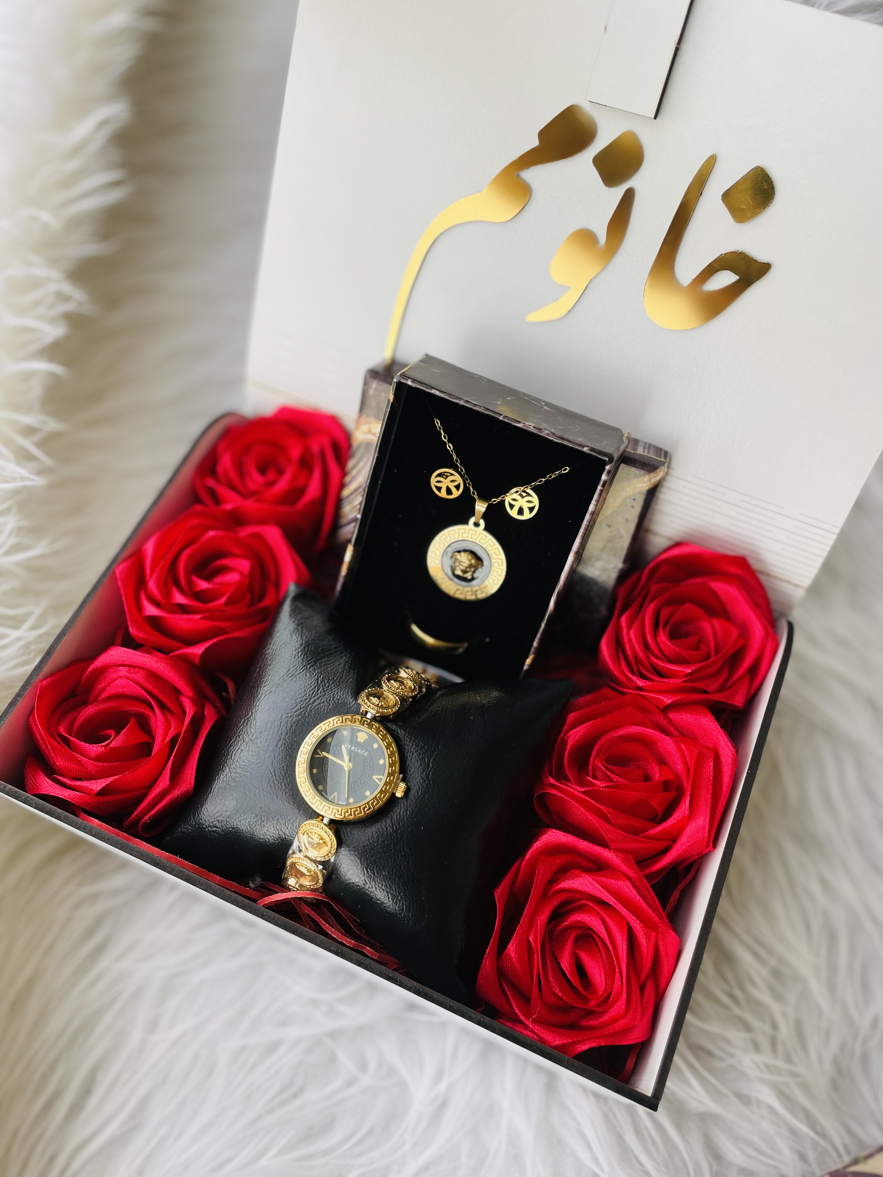 پک هدیه زنانه و دخترانه باکس چوبی شیک ساعت و نیم ست ترند ورساچه مشکی