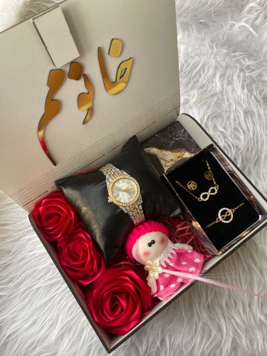 باکس هدیه زنانه و دخترانه باکس چوبی ساعت نگینی و نیم ست شیک