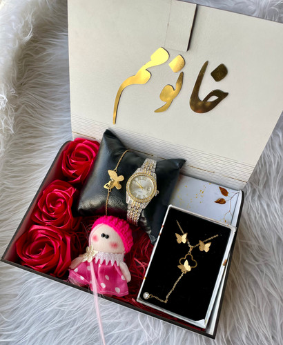 باکس هدیه زنانه و دخترانه ساعت نگینی و نیم ست پروانه ای شیک باکس چوبی با متن