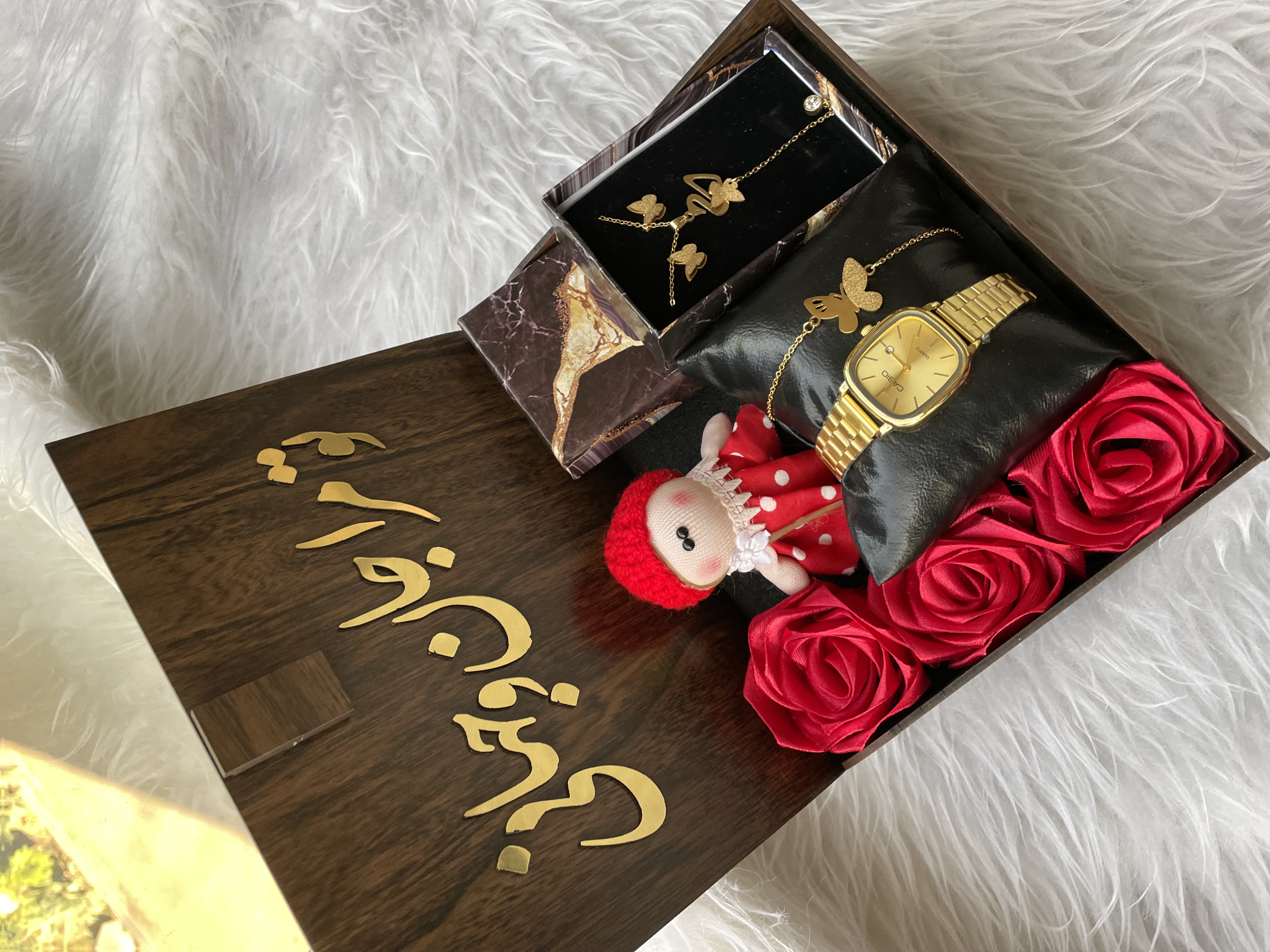 پک هدیه زنانه و دخترانه  ساعت کاسیو و نیم ست پروانه ای شیک باکس چوبی با متن