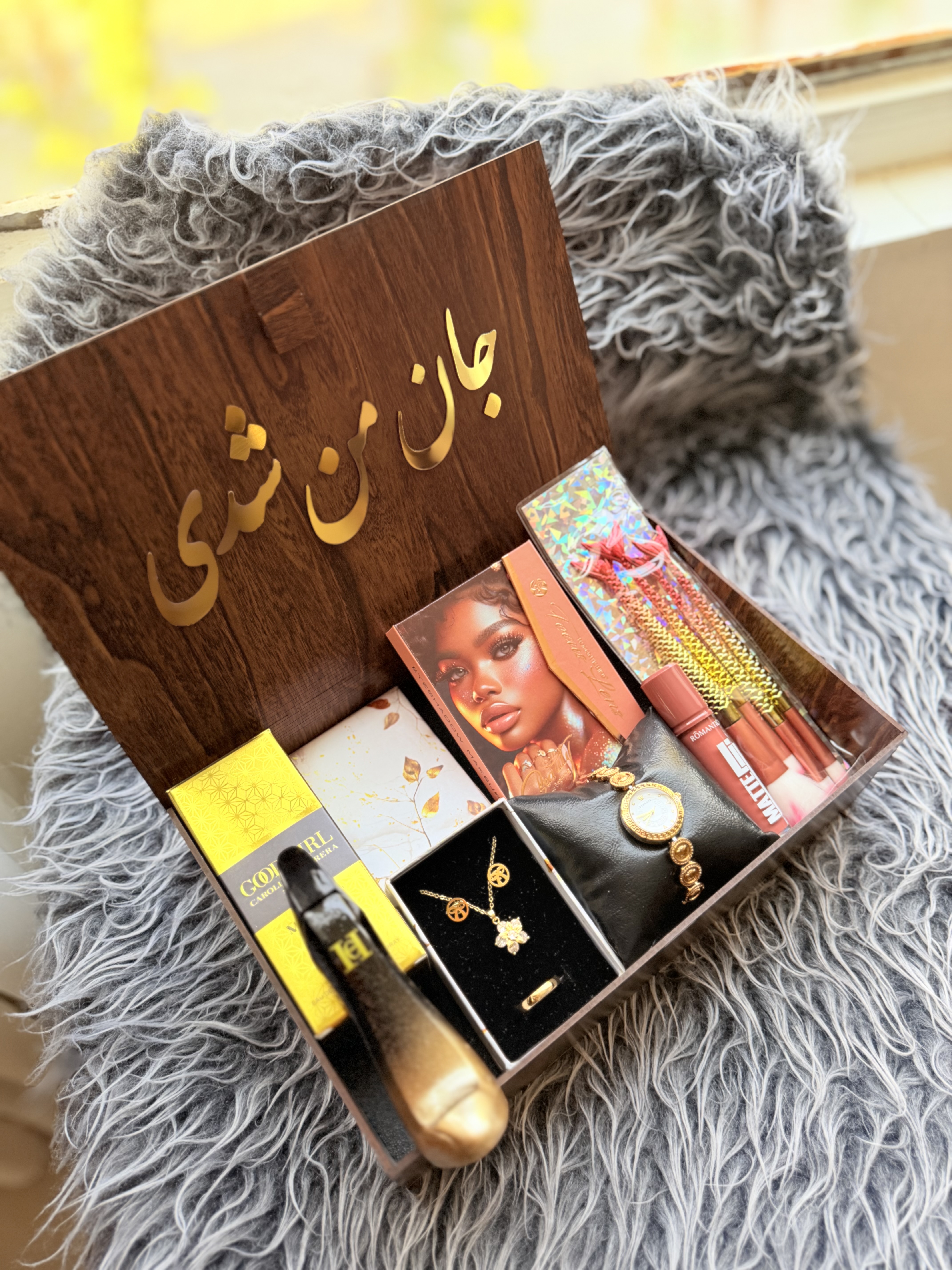 (ارسال رایگان) باکس هدیه زنانه و دخترانه لاکچری/ساعت | گردنبند اسپینری|ادکلن |پالت سایه|باکس چوبی کادو ولنتاین ۱۸