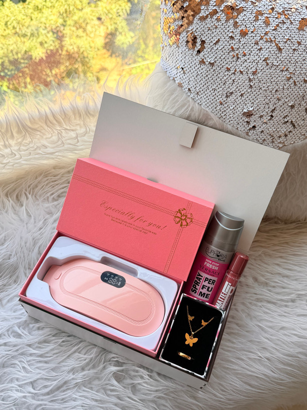 پک هدیه مراقبتی زنانه و دخترانه Lady Comfor pink/ماساژور و گرمکننده به همراه اسپری و نیم ست و رژلب