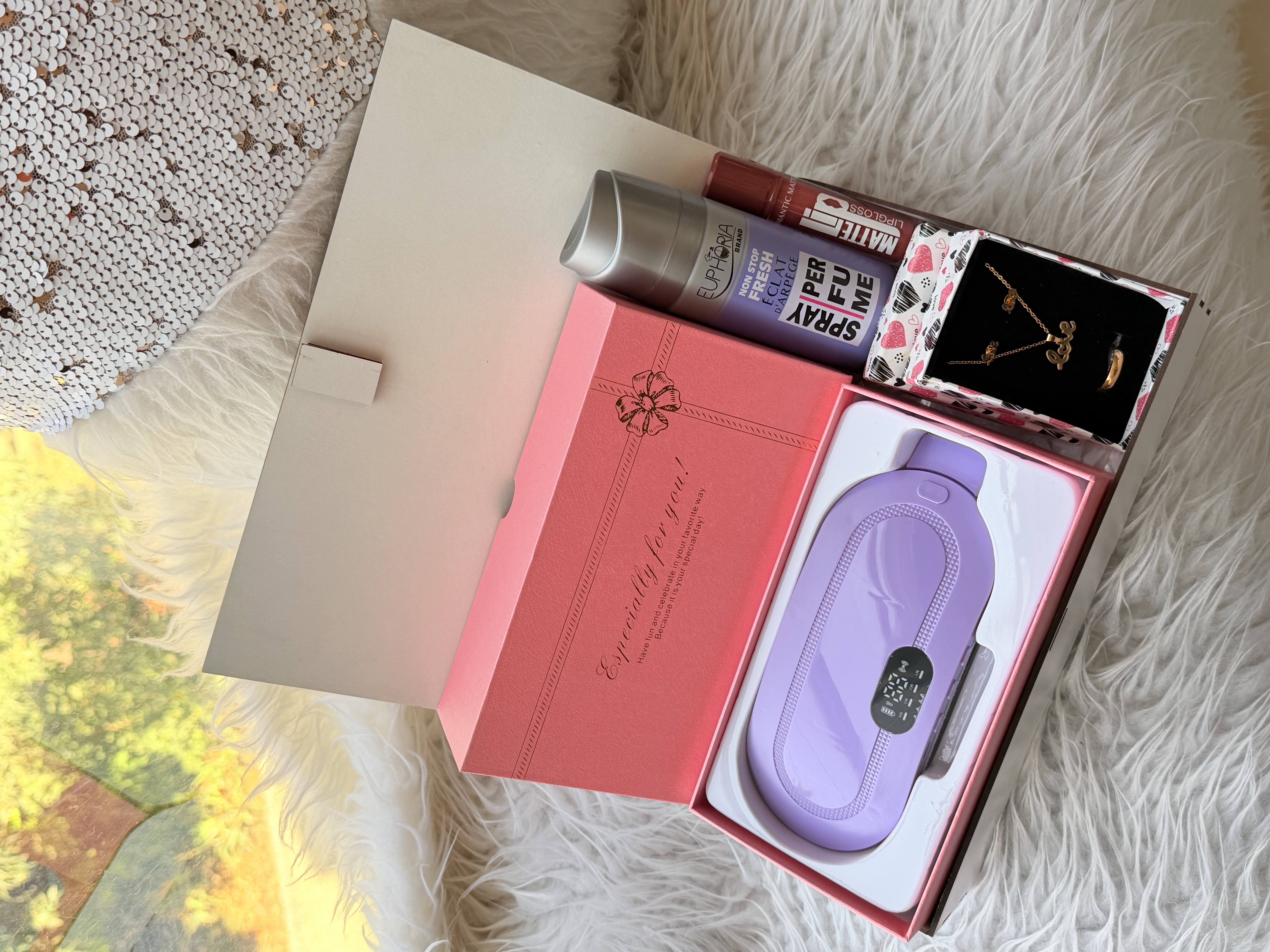 پک هدیه مراقبتی زنانه و دخترانه Lady Comfor purple /ماساژور و گرم‌کننده به همراه اسپری و نیم ست و رژلب