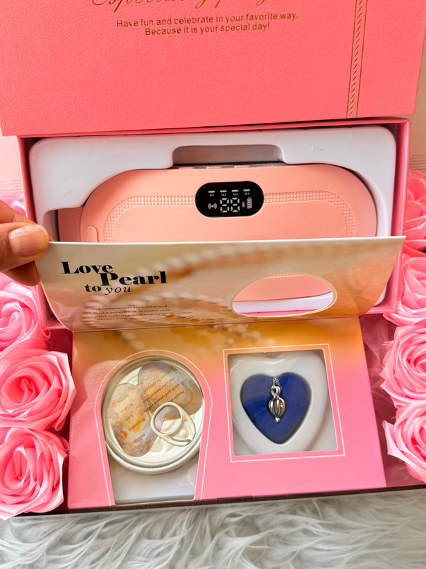 پک هدیه مراقبتی زنانه و دخترانه Lady Comfor pink/ماساژور و گرمکننده به همراه مروارید عشق و باکس گل