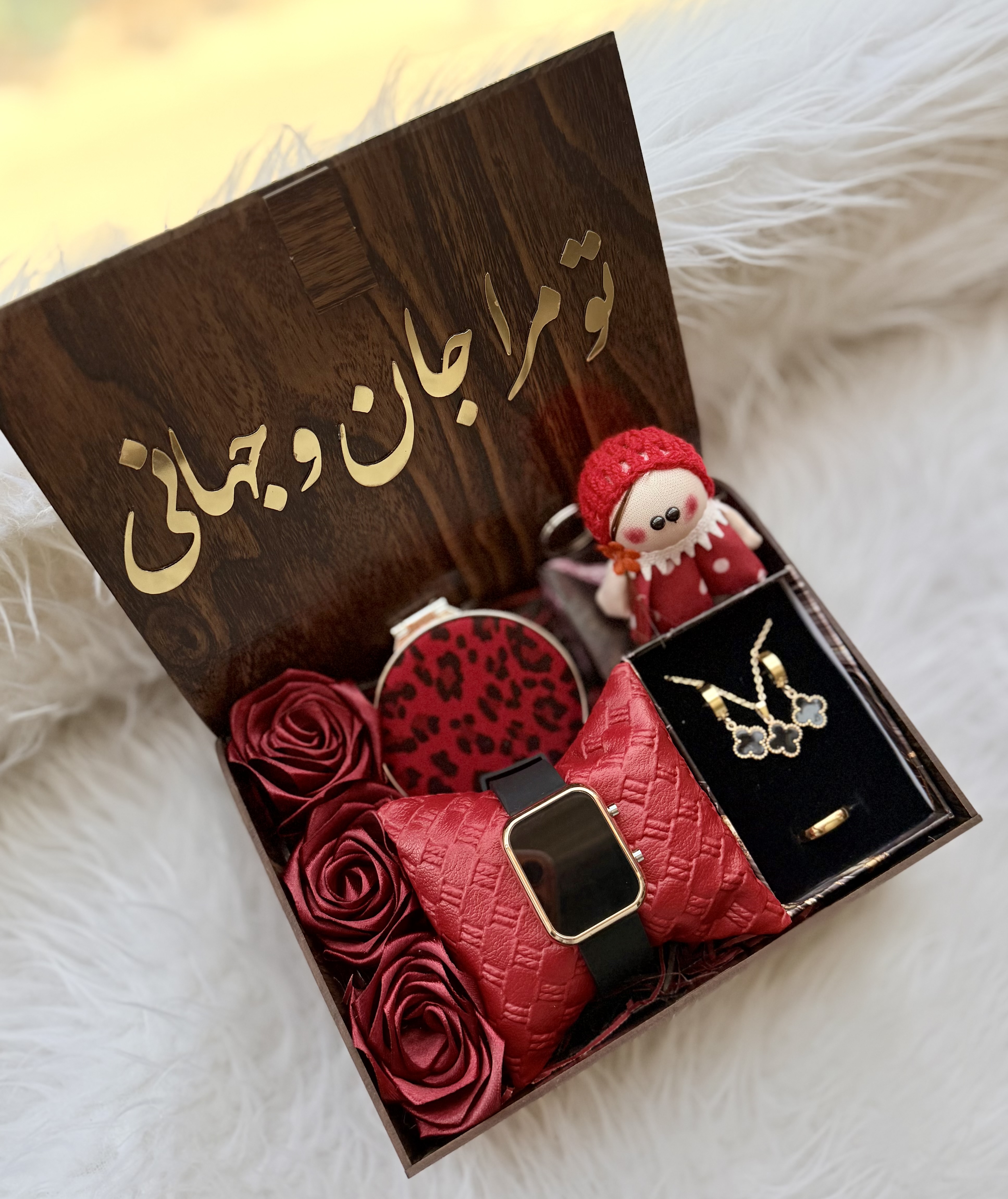 باکس هدیه چوبی زنانه و دخترانه پک کادو شیک ساعت و نیم ست ونکلیف مشکی