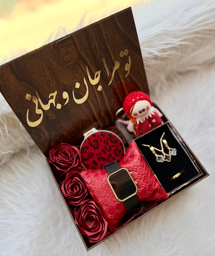 باکس هدیه چوبی زنانه و دخترانه پک کادو شیک ساعت و نیم ست ونکلیف مشکی