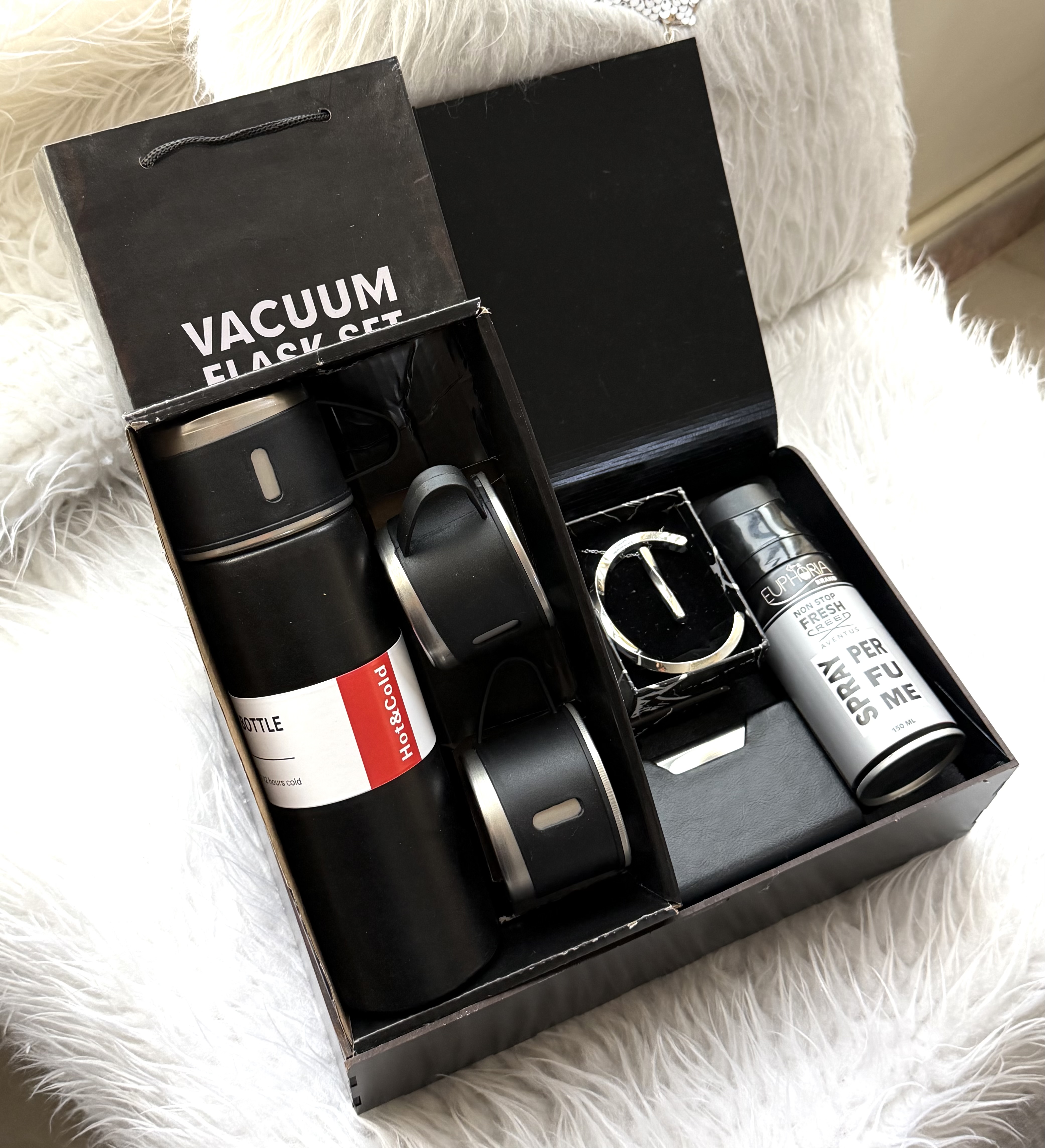 پک هدیه مردانه شیک و اقتصادی| ست فلاسک و فنجان +ست بنگل +جاکارتی+اسپری و باکس چوبی شیک ۱